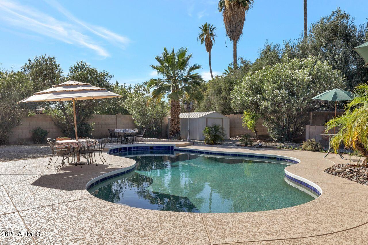 7618 West John Cabot Road Glendale, AZ 85308 - Photo 31 of 43 Entertainers back yard