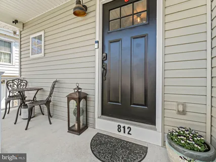 a view of entryway with a rug