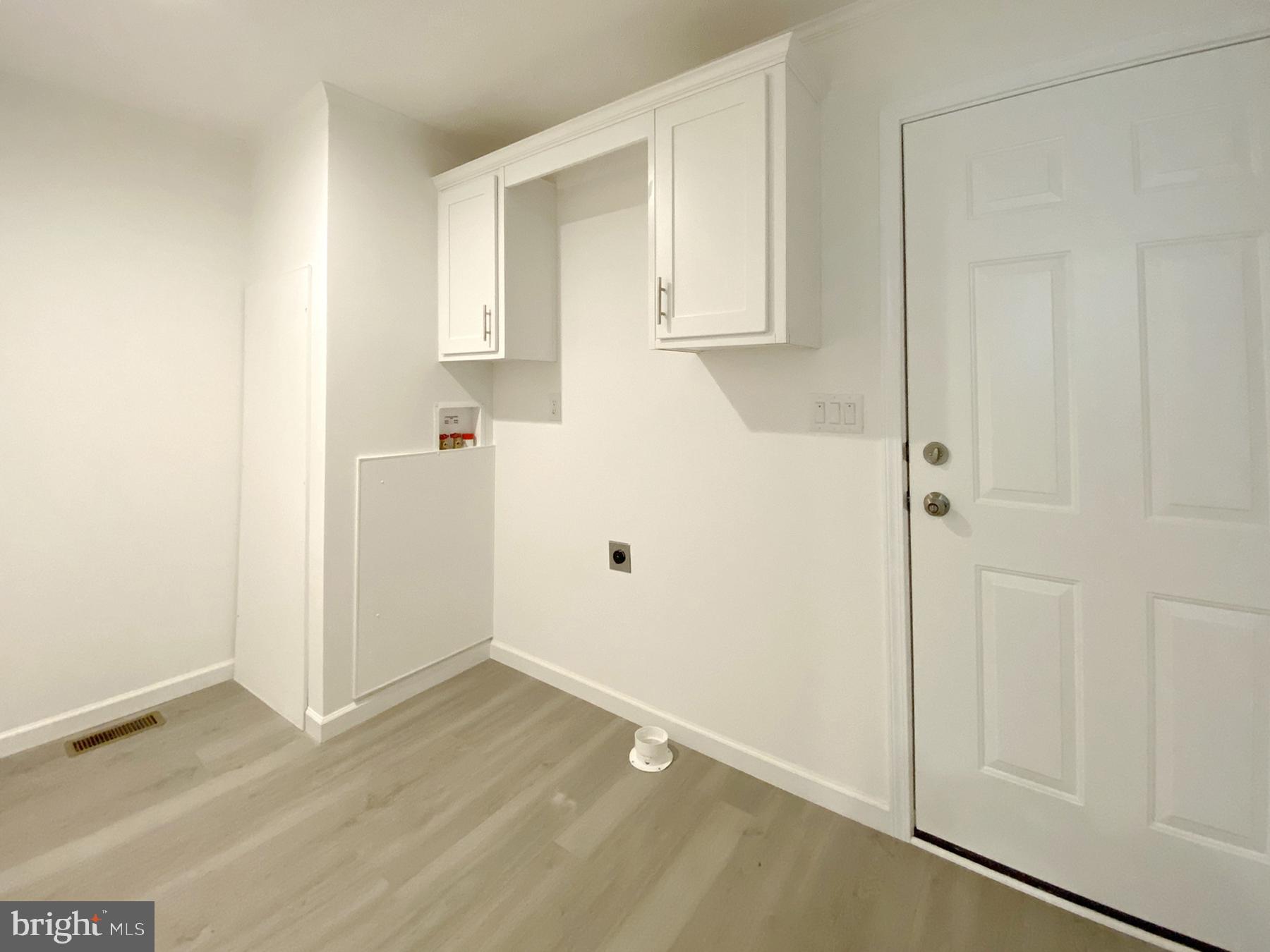 12 Carlisle Way Lewes, DE 19958 - Photo 22 of 25 Bright and airy entryway space.