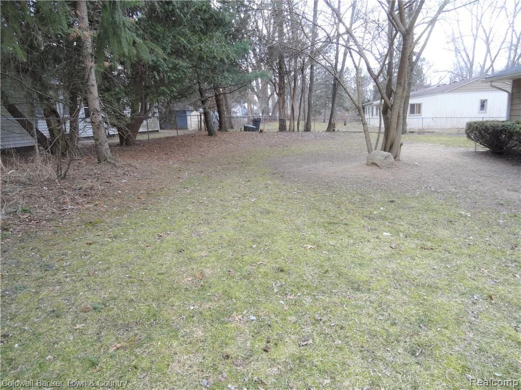 223 Ruppert Street Commerce Township, MI 48382 - Photo 28 of 31 Great yard space! Fully fenced.