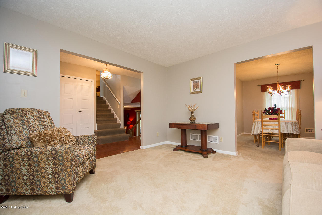 10401 St Rene Road Louisville, KY 40299 - Photo 8 of 41 Living Room