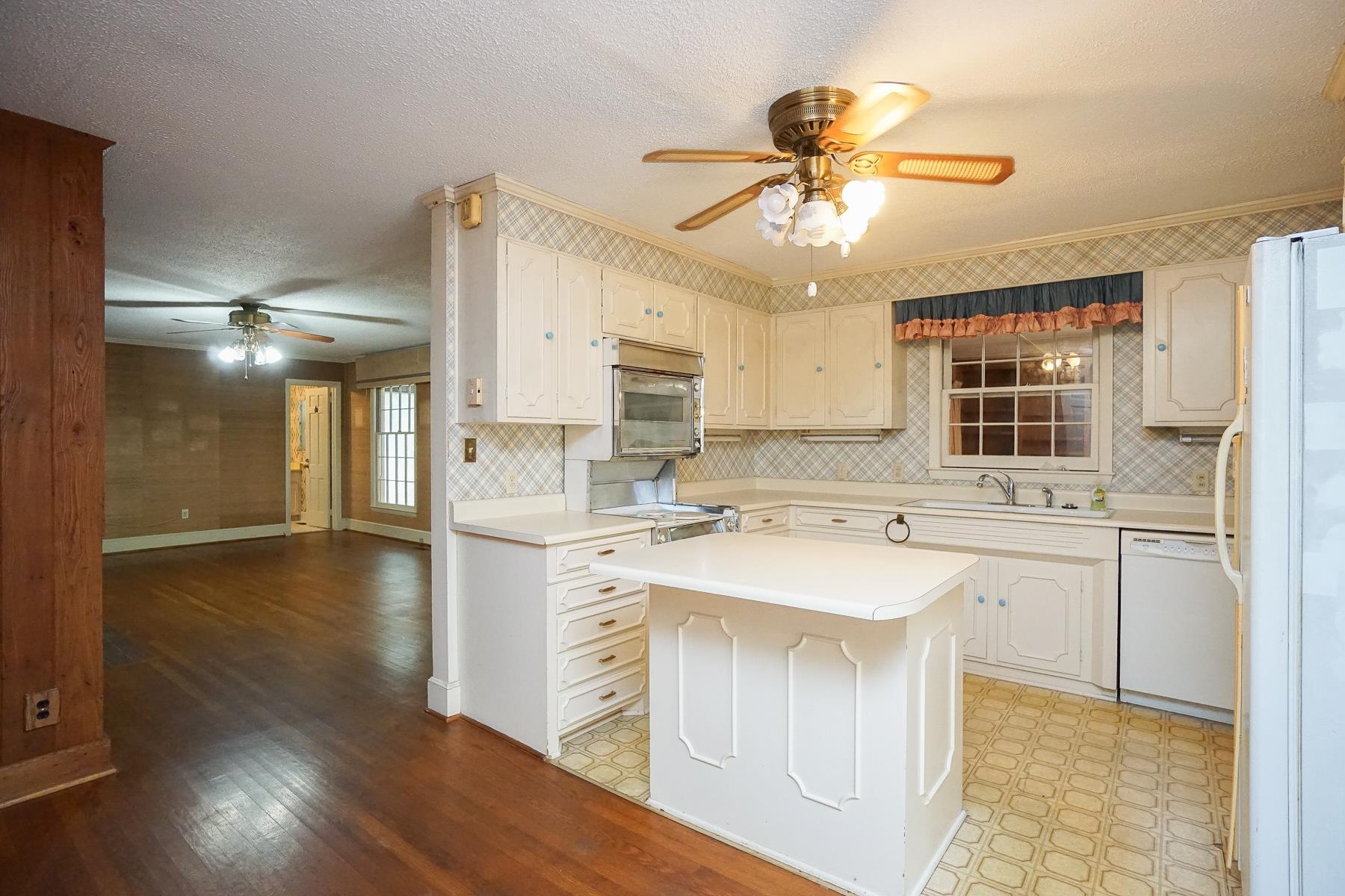 92 East Main Street Inman, SC 29349 - Photo 11 of 34