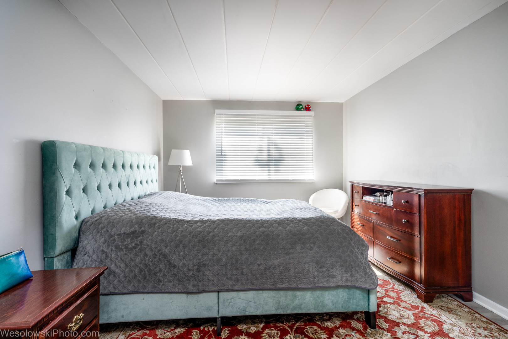 127 North Wolf Road, Unit 59A Wheeling, IL 60090 - Photo 4 of 17 a bedroom with a bed and wooden floor