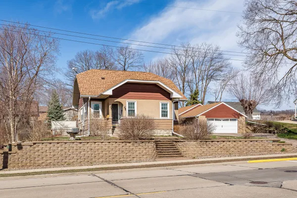 $369,900 | 1011 Main Street, Onalaska, WI 54650