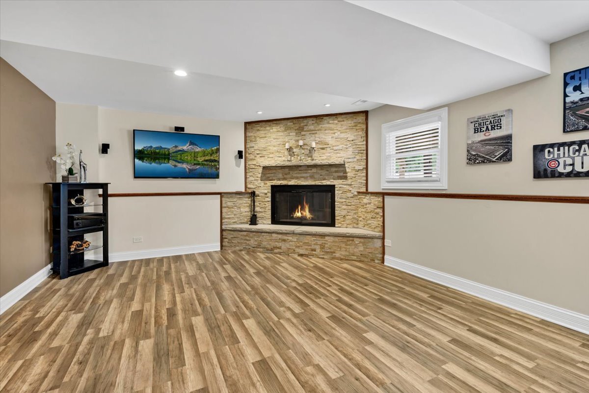27 Spring Valley Lane Streamwood, IL 60107 - Photo 18 of 32 Gallery Image 18