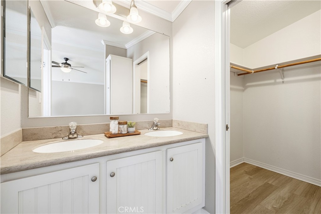 30000 Hasley Canyon Road, Unit 44 Valencia, CA 91384 - Photo 20 of 29 Primary Bath and walk in closet
