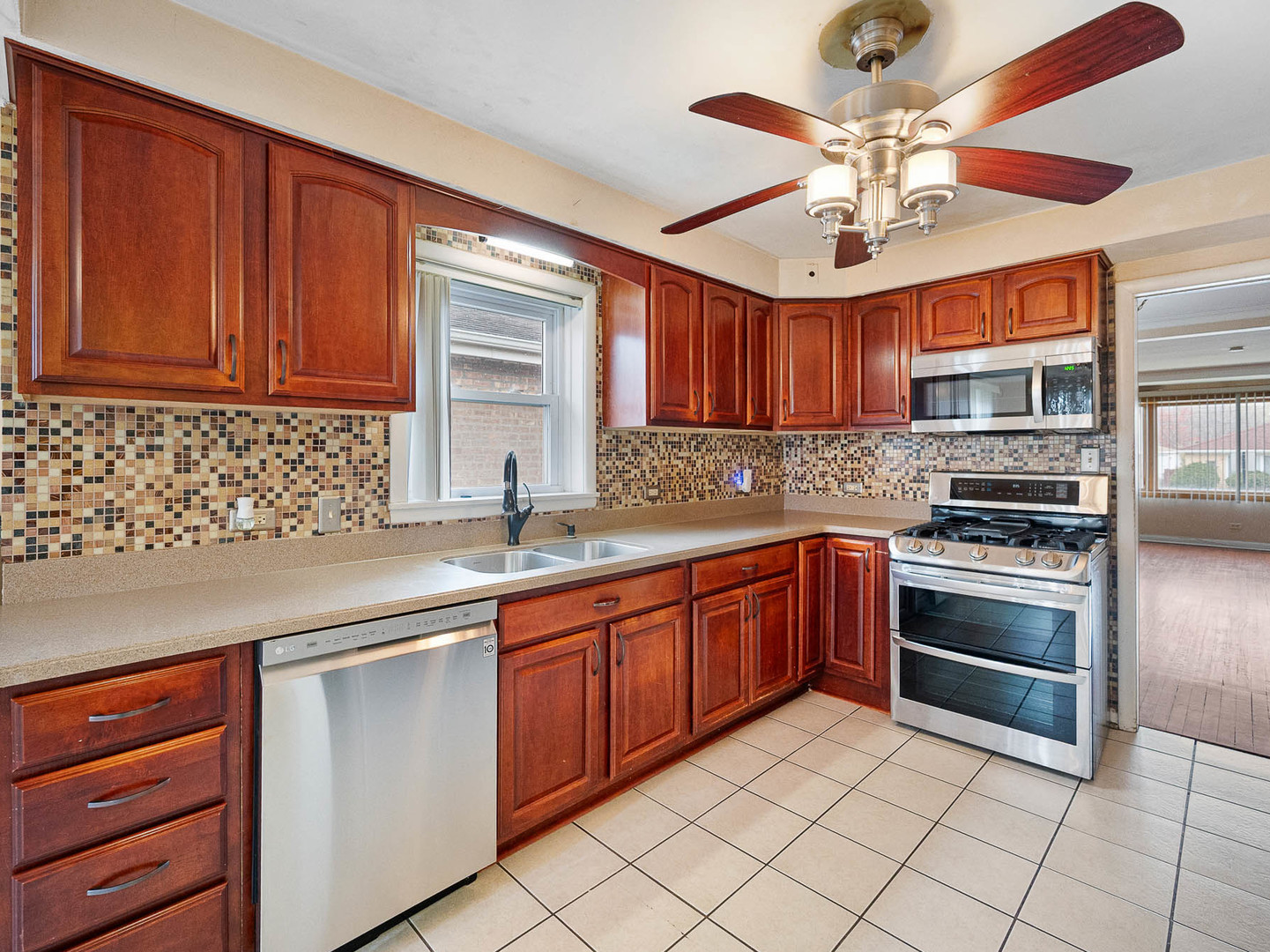 10737 South Emerald Avenue Chicago, IL 60628 - Photo 6 of 17