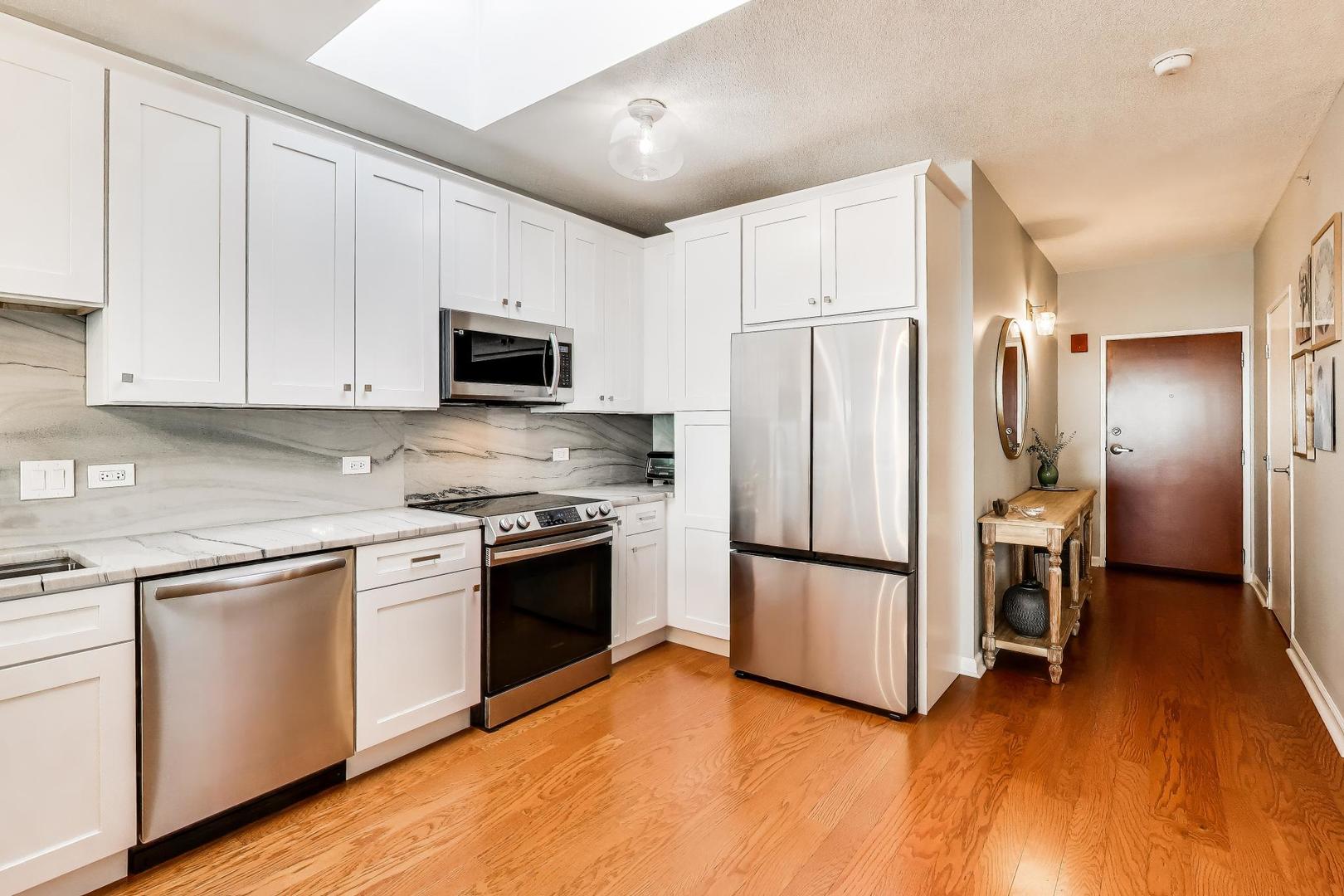 800 Elgin Road, Unit PH17 Evanston, IL 60201 - Photo 6 of 35