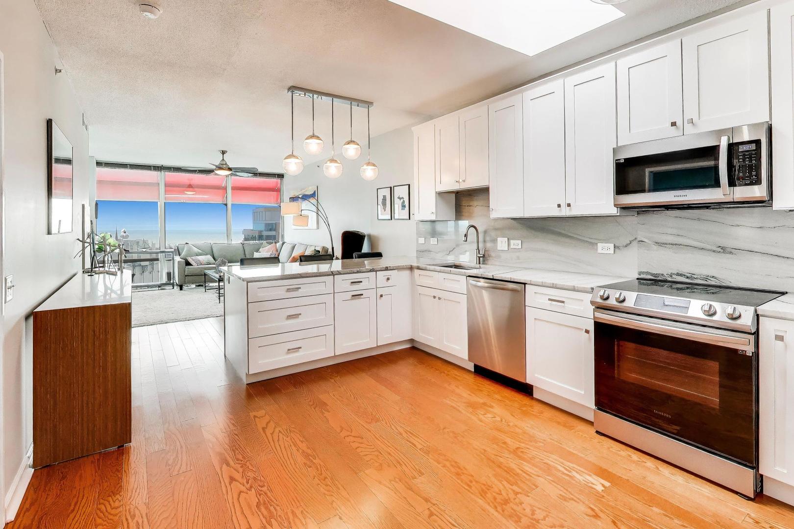 800 Elgin Road, Unit PH17 Evanston, IL 60201 - Photo 8 of 35