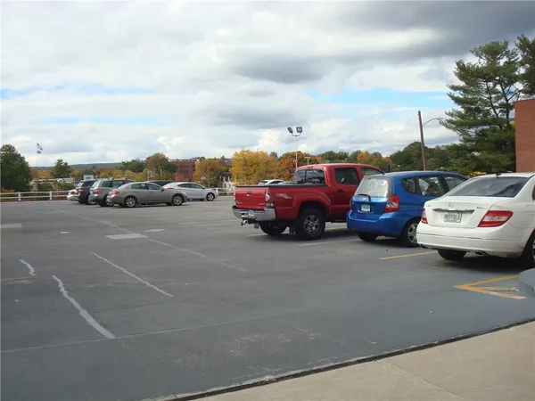 $1,850 | 887 Farmington Avenue, Unit 2K, West Hartford, CT 06119