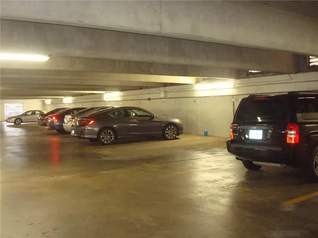 $1,850 | 887 Farmington Avenue, Unit 2K, West Hartford, CT 06119