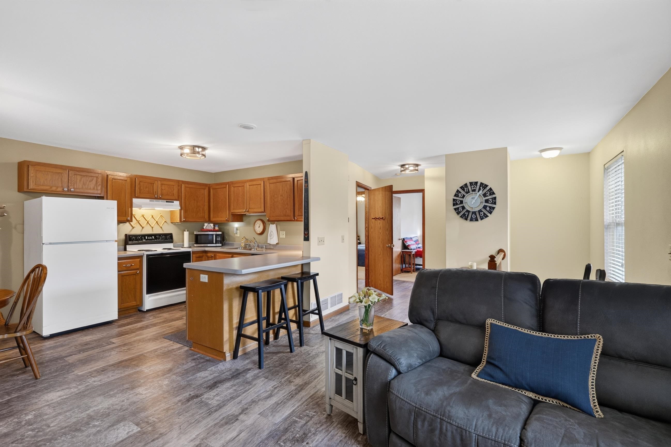 403 Hanson Road Stoughton, WI 53589 - Photo 4 of 42
