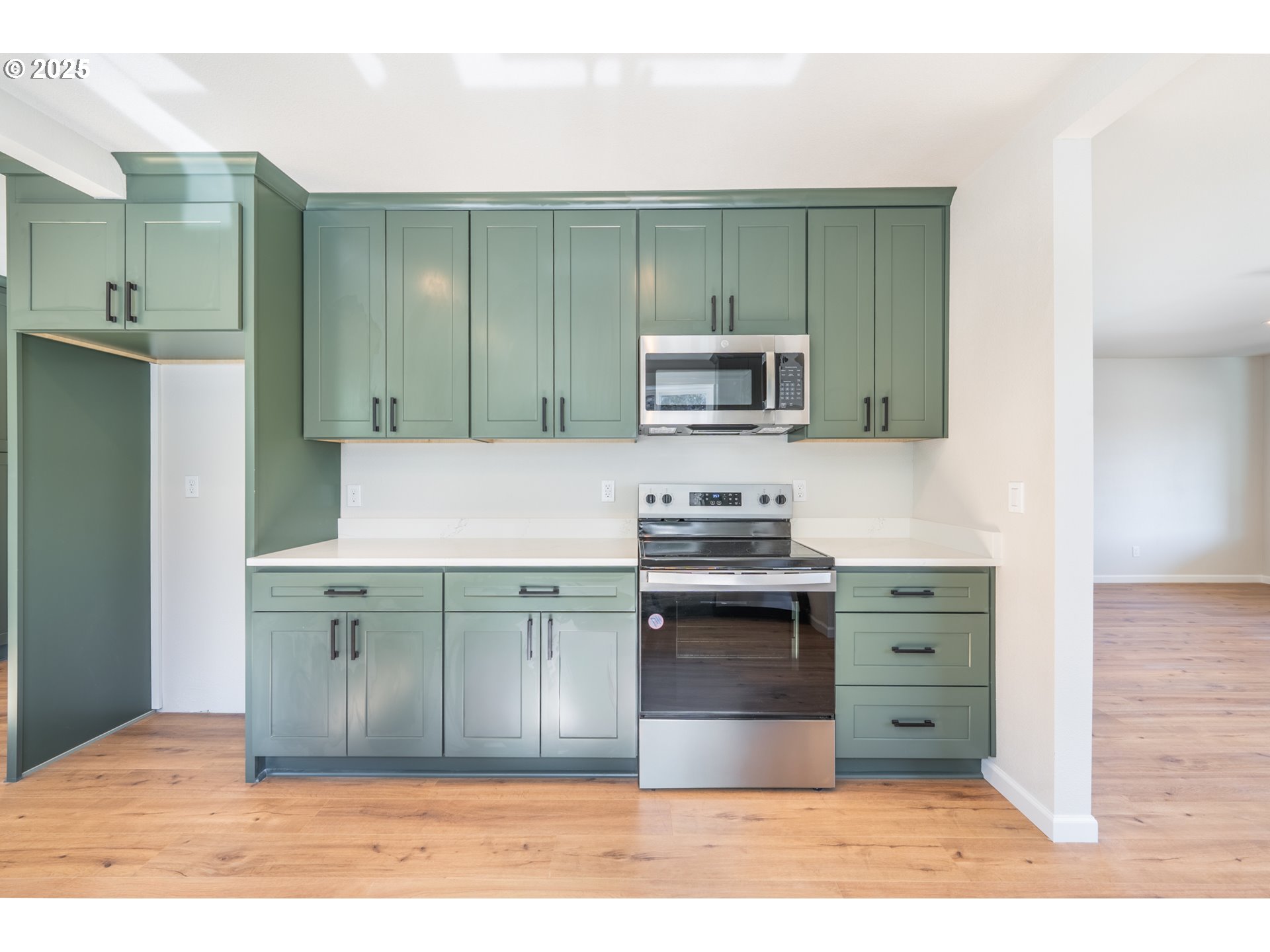 1078 Young Street Woodburn, OR 97071 - Photo 11 of 43