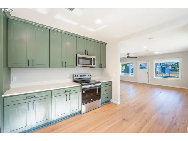 $449,500 | 1078 Young Street, Woodburn, OR 97071