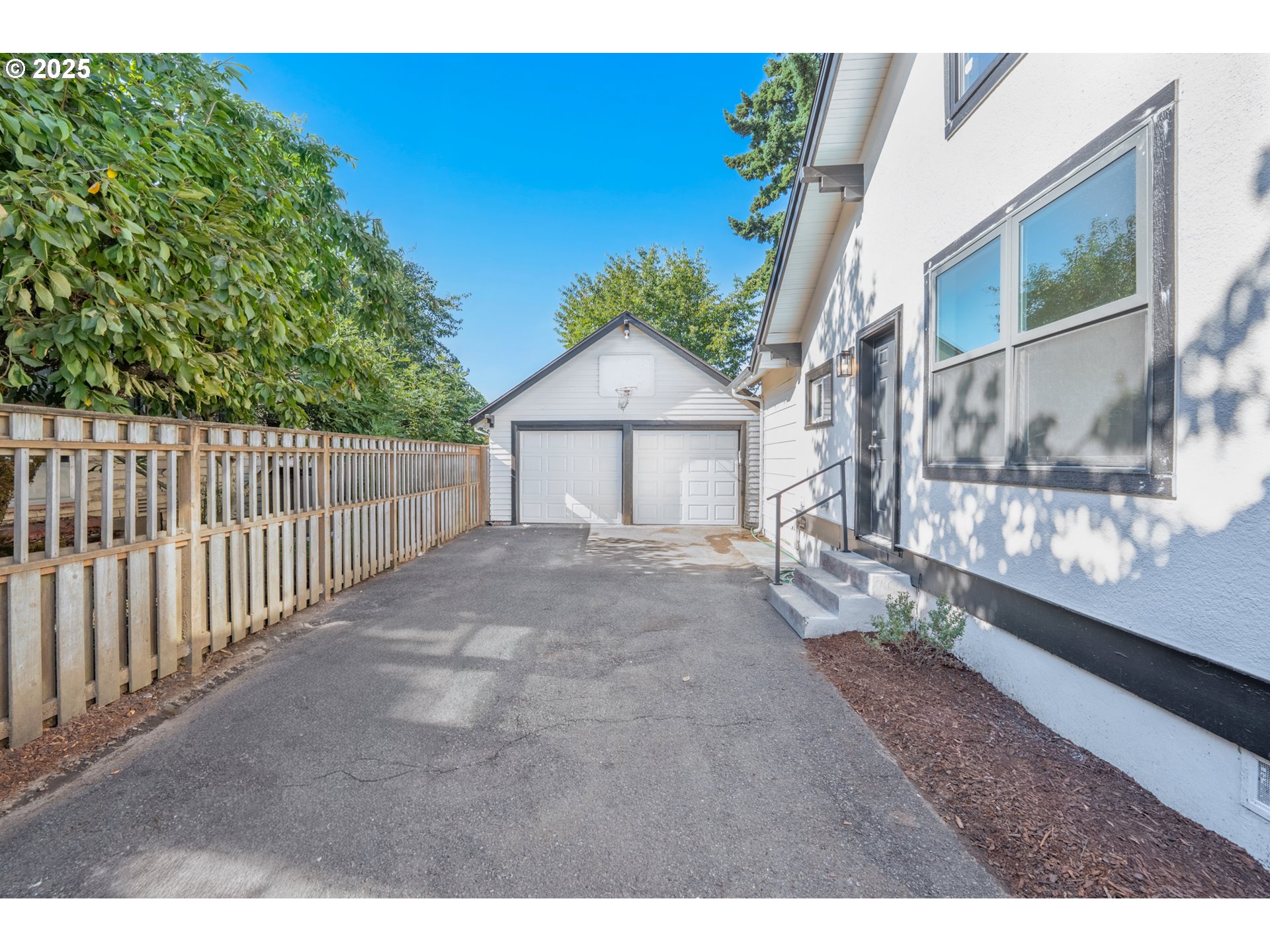1078 Young Street Woodburn, OR 97071 - Photo 4 of 43