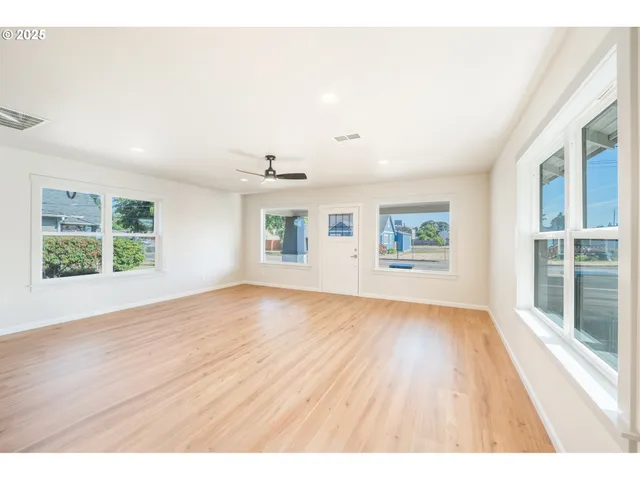 $449,500 | 1078 Young Street, Woodburn, OR 97071