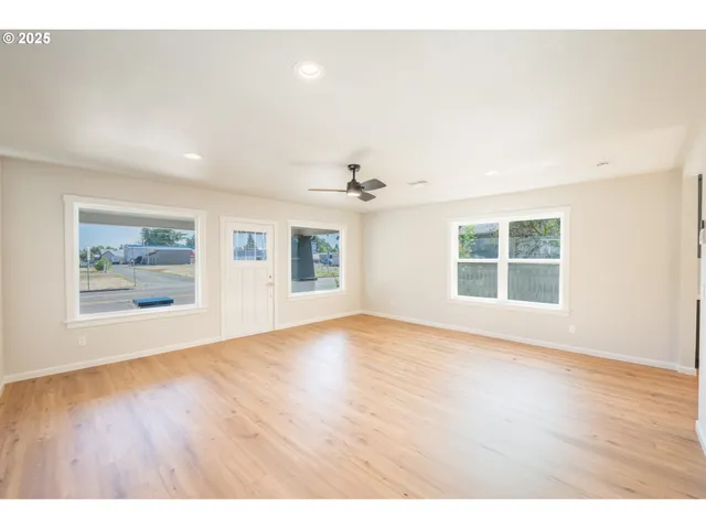 $449,500 | 1078 Young Street, Woodburn, OR 97071