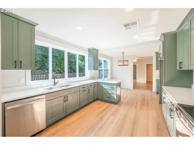 $449,500 | 1078 Young Street, Woodburn, OR 97071