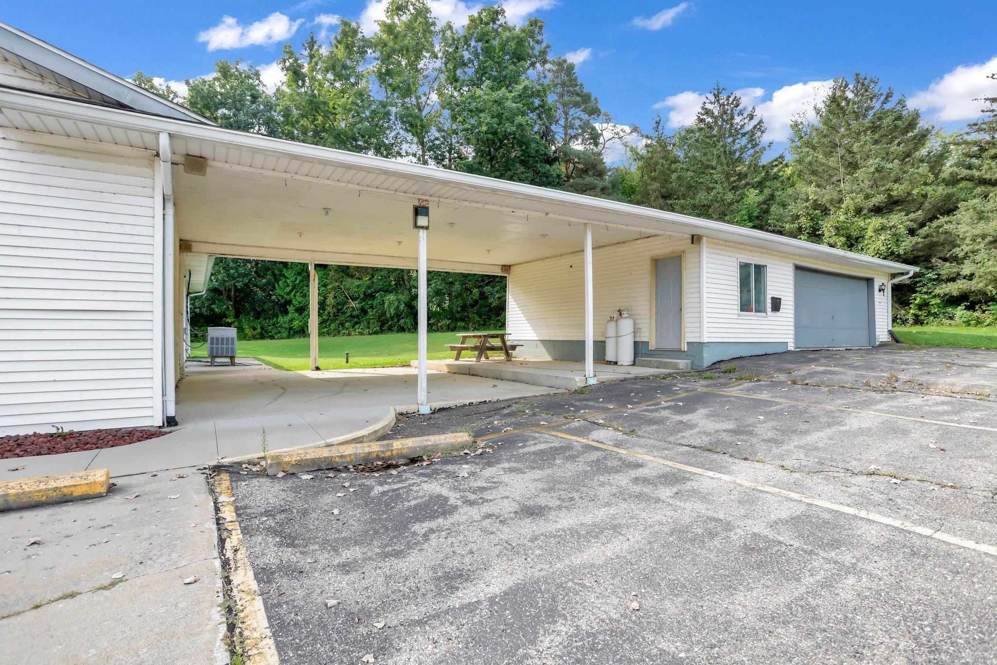 9196 South State Road Goodrich, MI 48438 - Photo 5 of 25 50153836-7a09366e-5349-4097-b5bf-2e67086fdd50.JPG