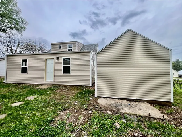 $230,000 | 407 West Cleveland Street, Versailles, MO 65084