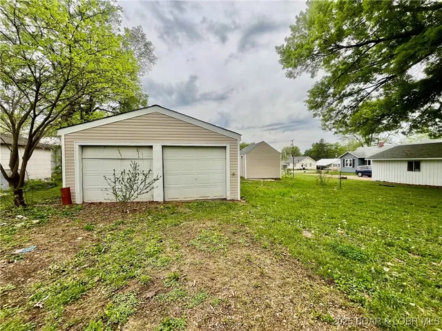 $230,000 | 407 West Cleveland Street, Versailles, MO 65084
