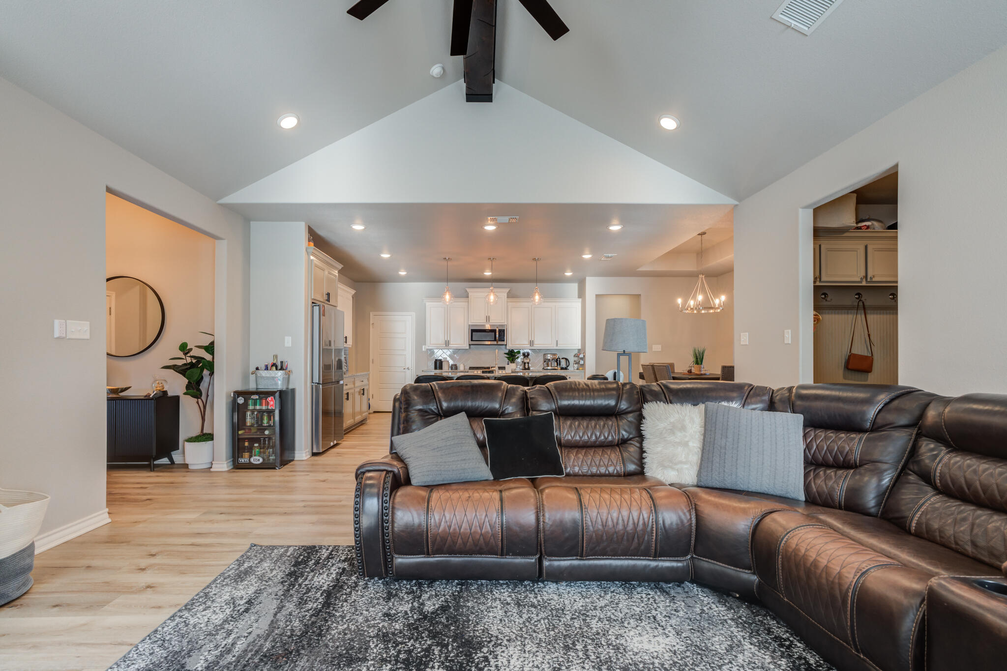 9609 Inverness Avenue Lubbock, TX 79424 - Photo 3 of 17 a living room with furniture