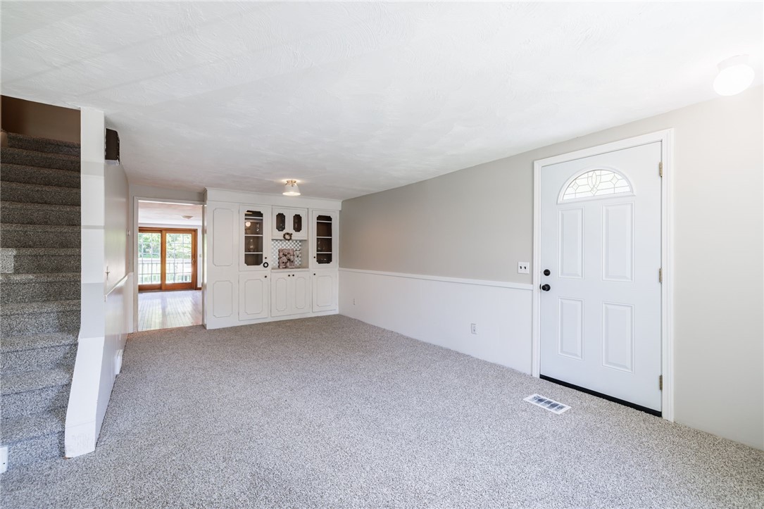 390 Wilder Road Parma, NY 14468 - Photo 2 of 26 Living Room