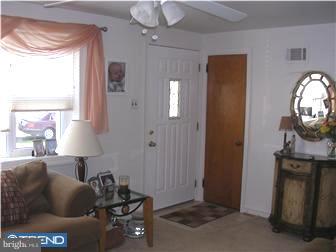 28 Laurel Road Clementon, NJ 08021 - Photo 4 of 12
