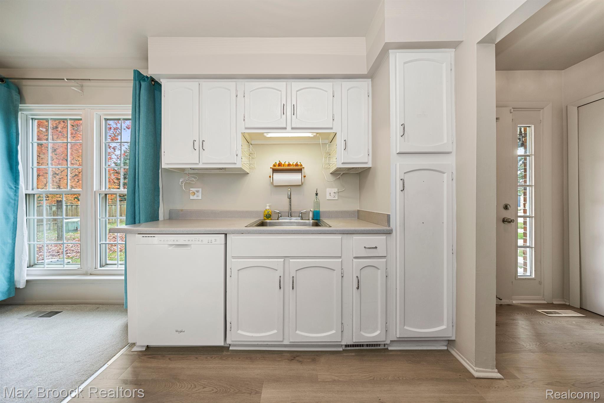 17525 Rudgate Street Southgate, MI 48195 - Photo 8 of 38 Kitchen