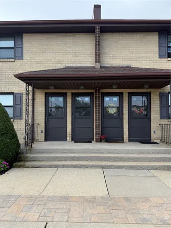 $489,999 | 723 Wantagh Avenue, Wantagh, NY 11793