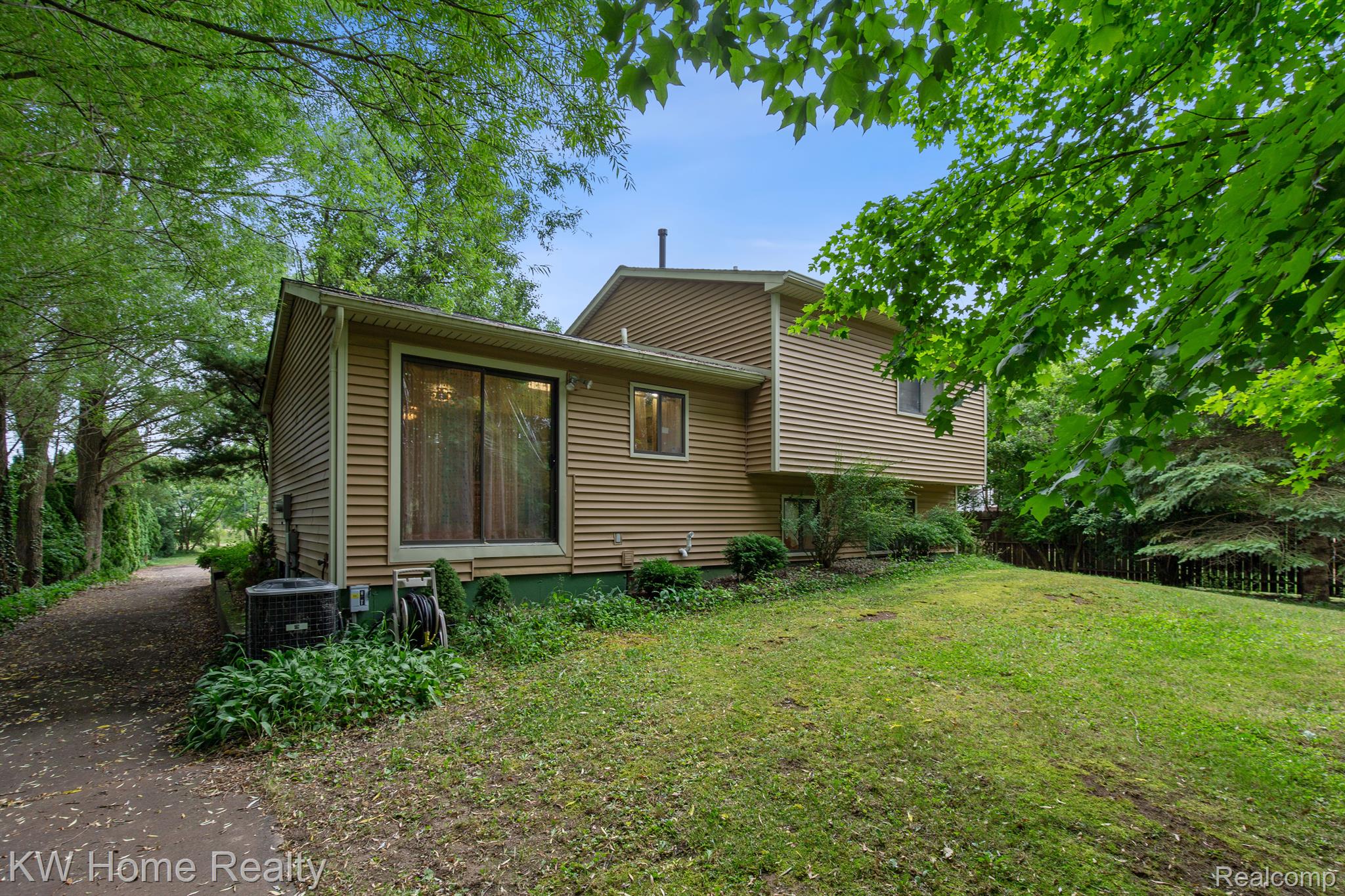 4212 Highland Road Highland, MI 48357 - Photo 2 of 31