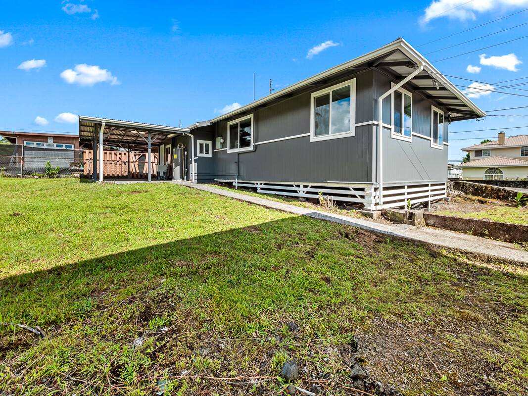 1907 Uhaloa Road Hilo, HI 96720 - Photo 20 of 23 a front view of a house with garden