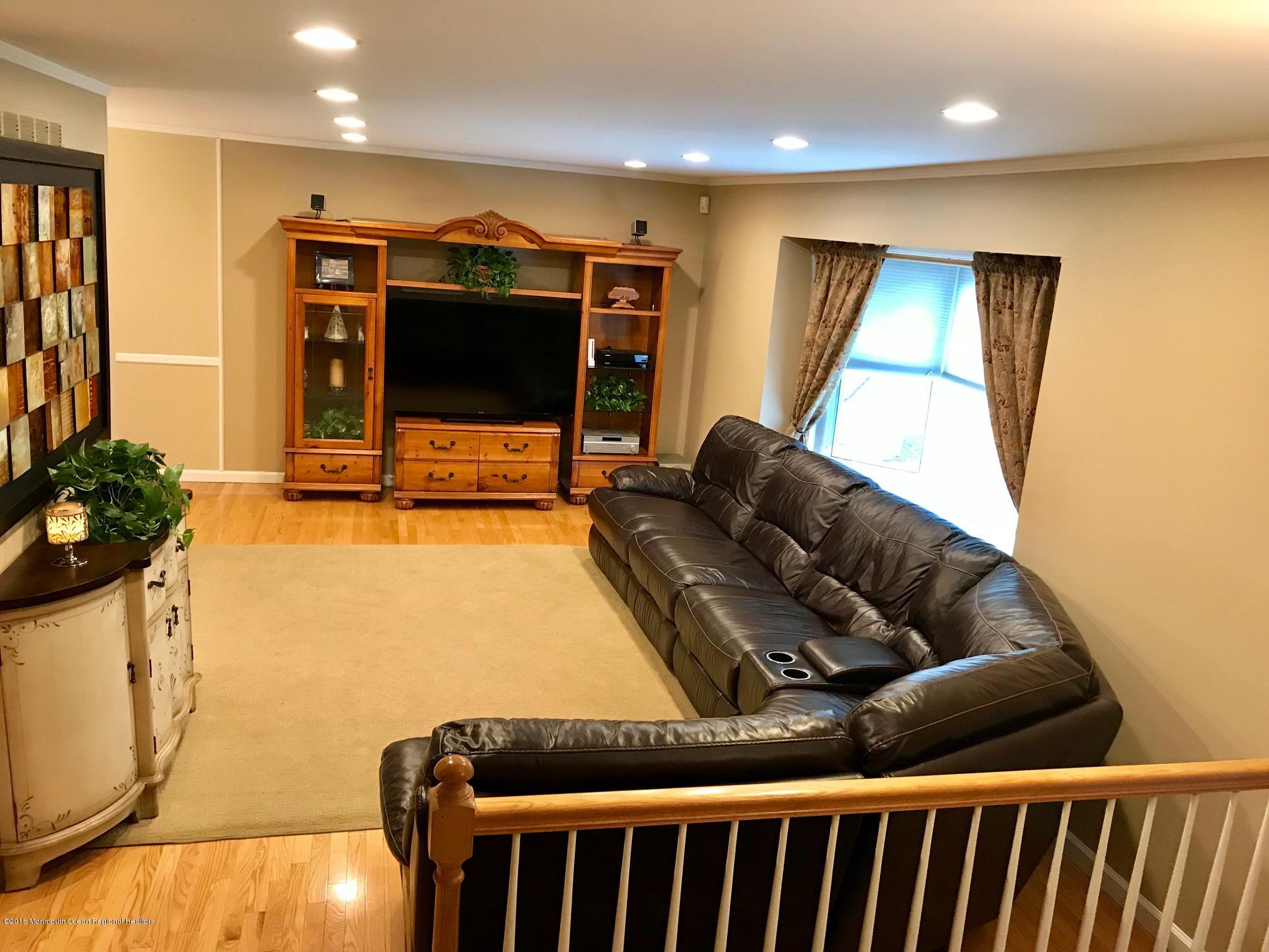 7 Feathertree Court Howell, NJ 07731 - Photo 3 of 31 Living room