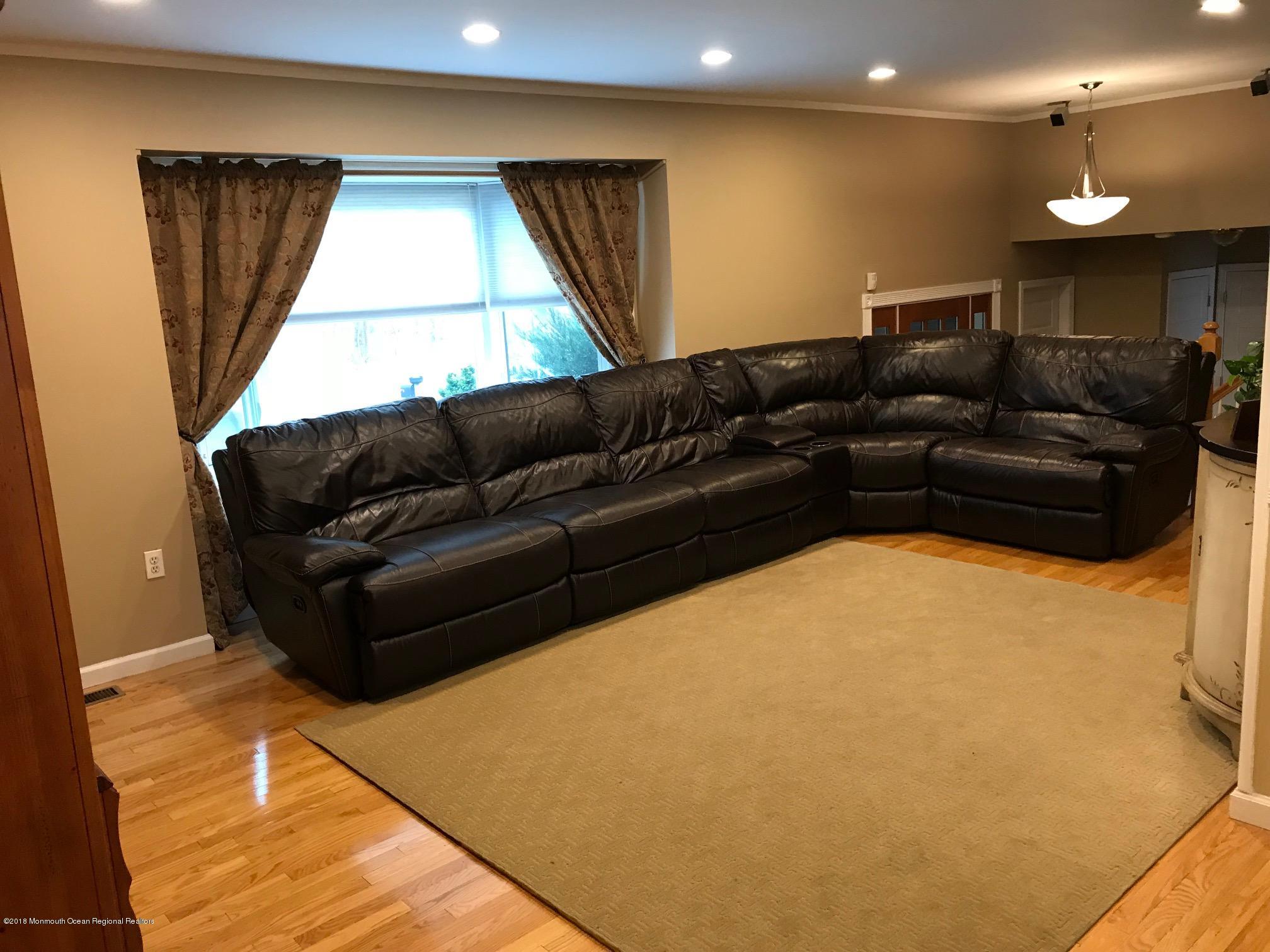 7 Feathertree Court Howell, NJ 07731 - Photo 4 of 31 Living rm3