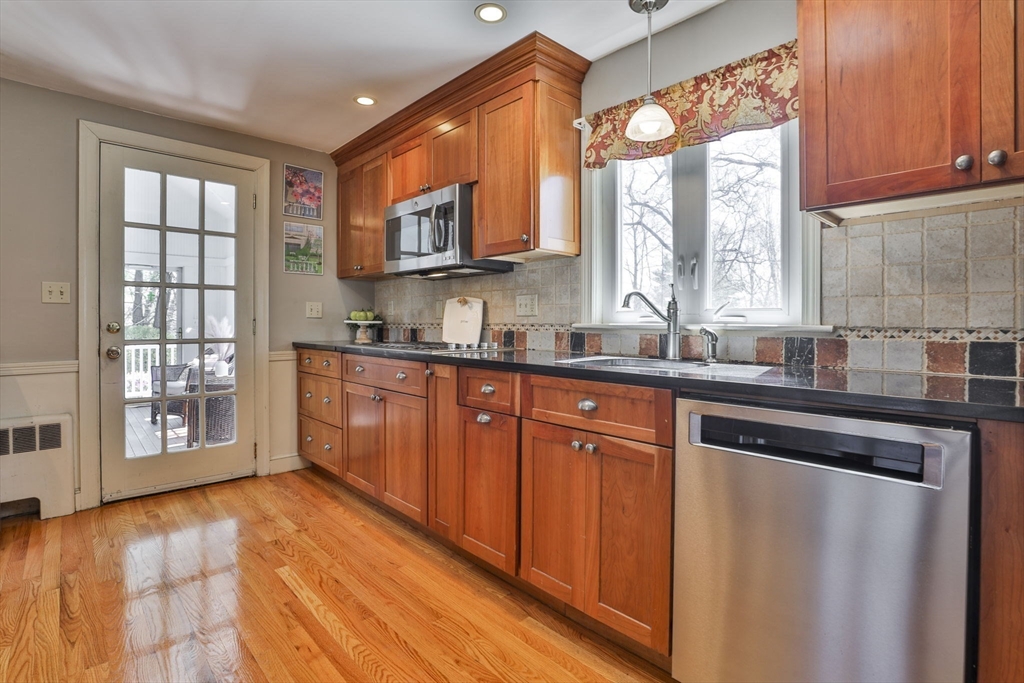 8 Hillcrest Road Wakefield, MA 01880 - Photo 11 of 42 Gallery Image 11