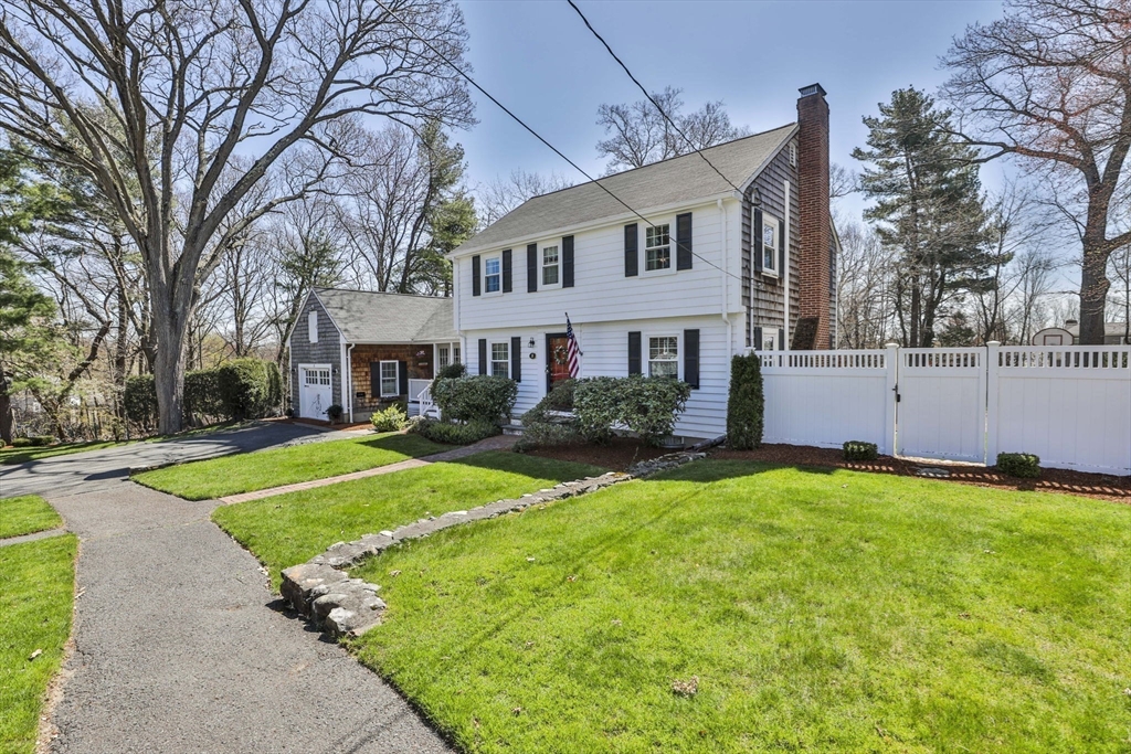 8 Hillcrest Road Wakefield, MA 01880 - Photo 4 of 42 Gallery Image 4