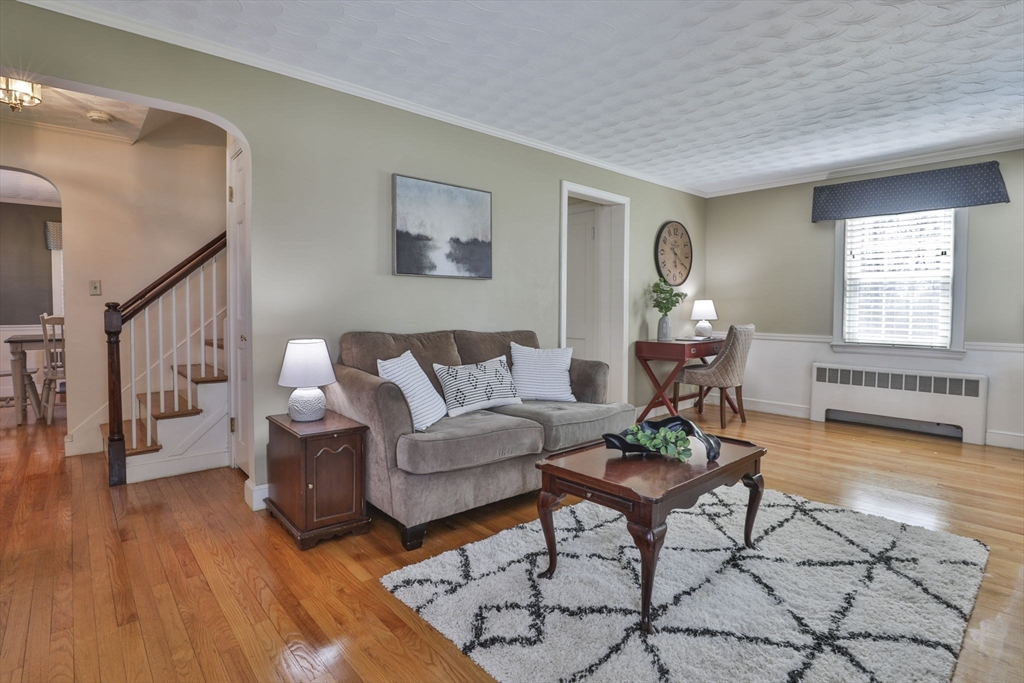 8 Hillcrest Road Wakefield, MA 01880 - Photo 5 of 42 Gallery Image 5