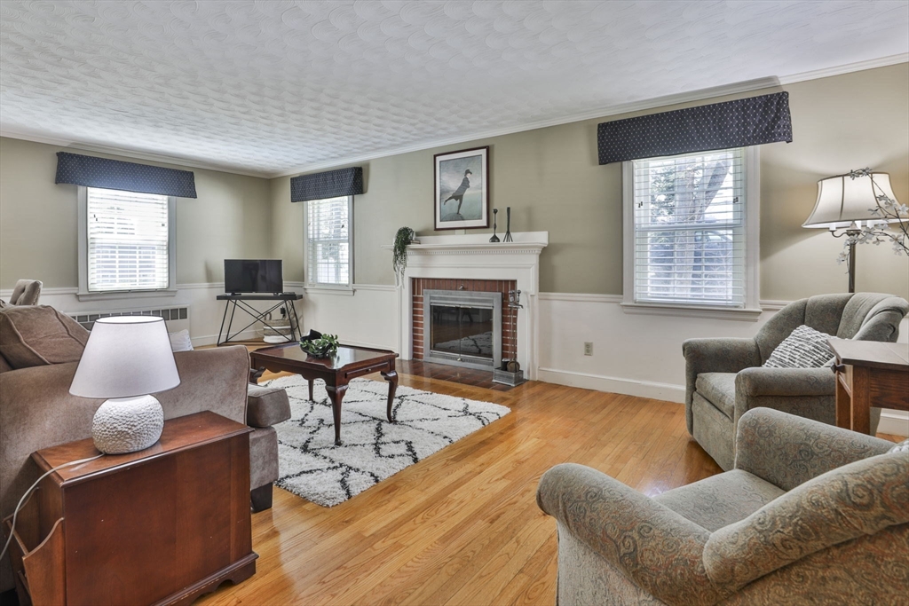 8 Hillcrest Road Wakefield, MA 01880 - Photo 6 of 42 Gallery Image 6