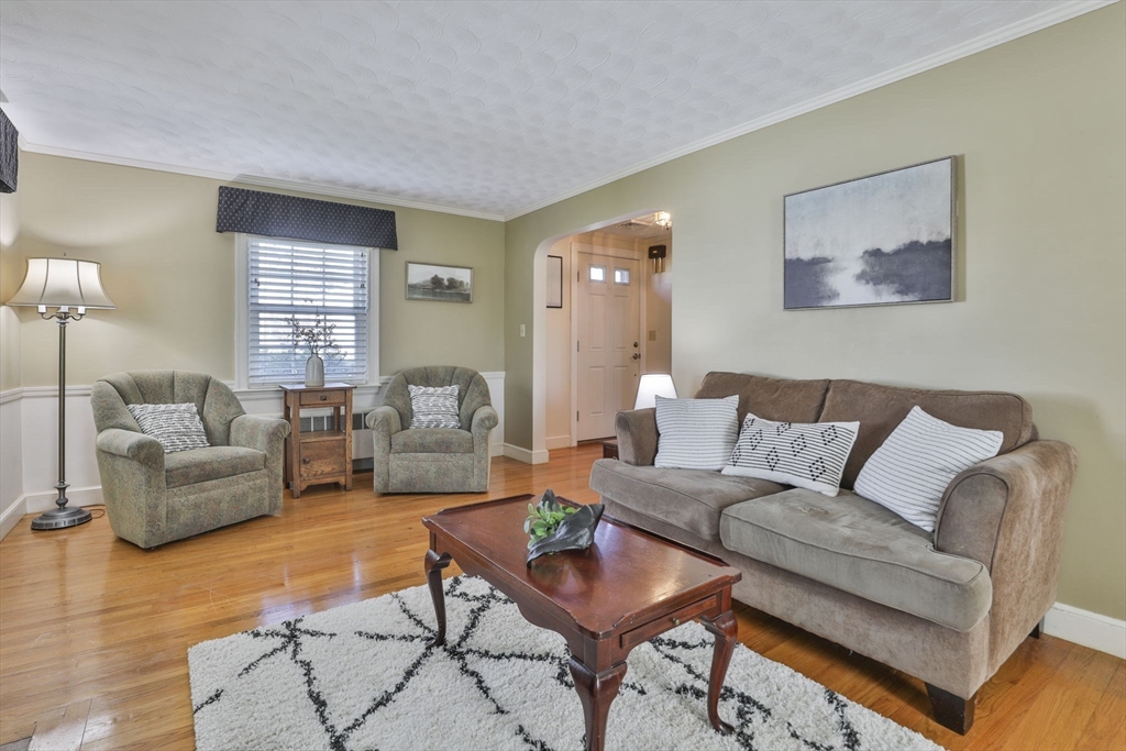 8 Hillcrest Road Wakefield, MA 01880 - Photo 7 of 42 Gallery Image 7