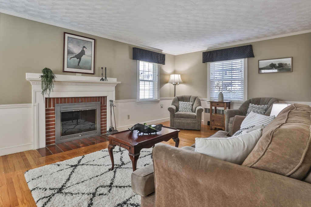 8 Hillcrest Road Wakefield, MA 01880 - Photo 8 of 42 Gallery Image 8