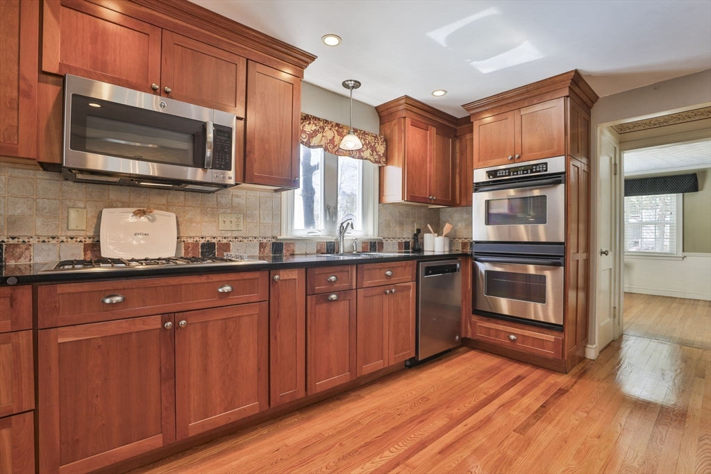 8 Hillcrest Road Wakefield, MA 01880 - Photo 10 of 42 Gallery Image 10
