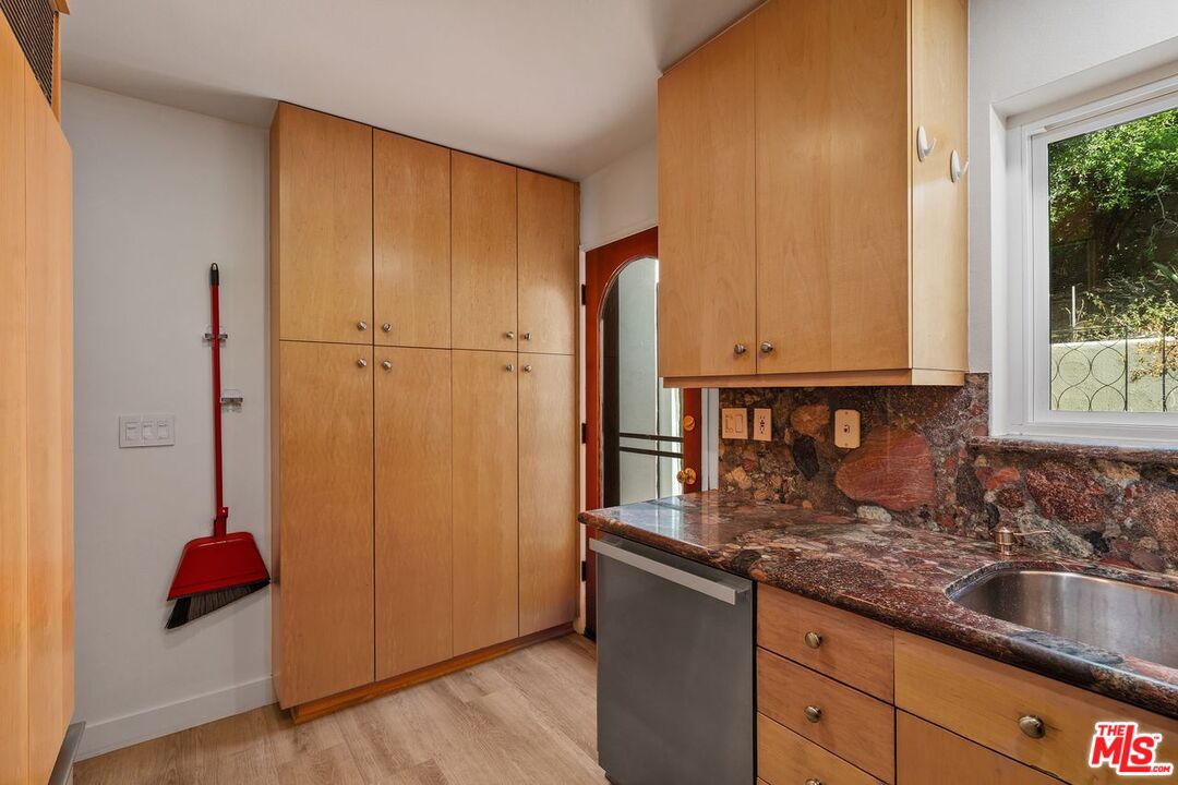 3023 Berkeley Avenue, Unit 8 Los Angeles, CA 90026 - Photo 18 of 38