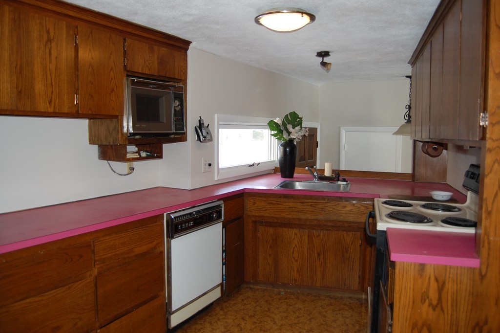 50 Skelton Road Burlington, MA 01803 - Photo 19 of 30 Gallery Image 19