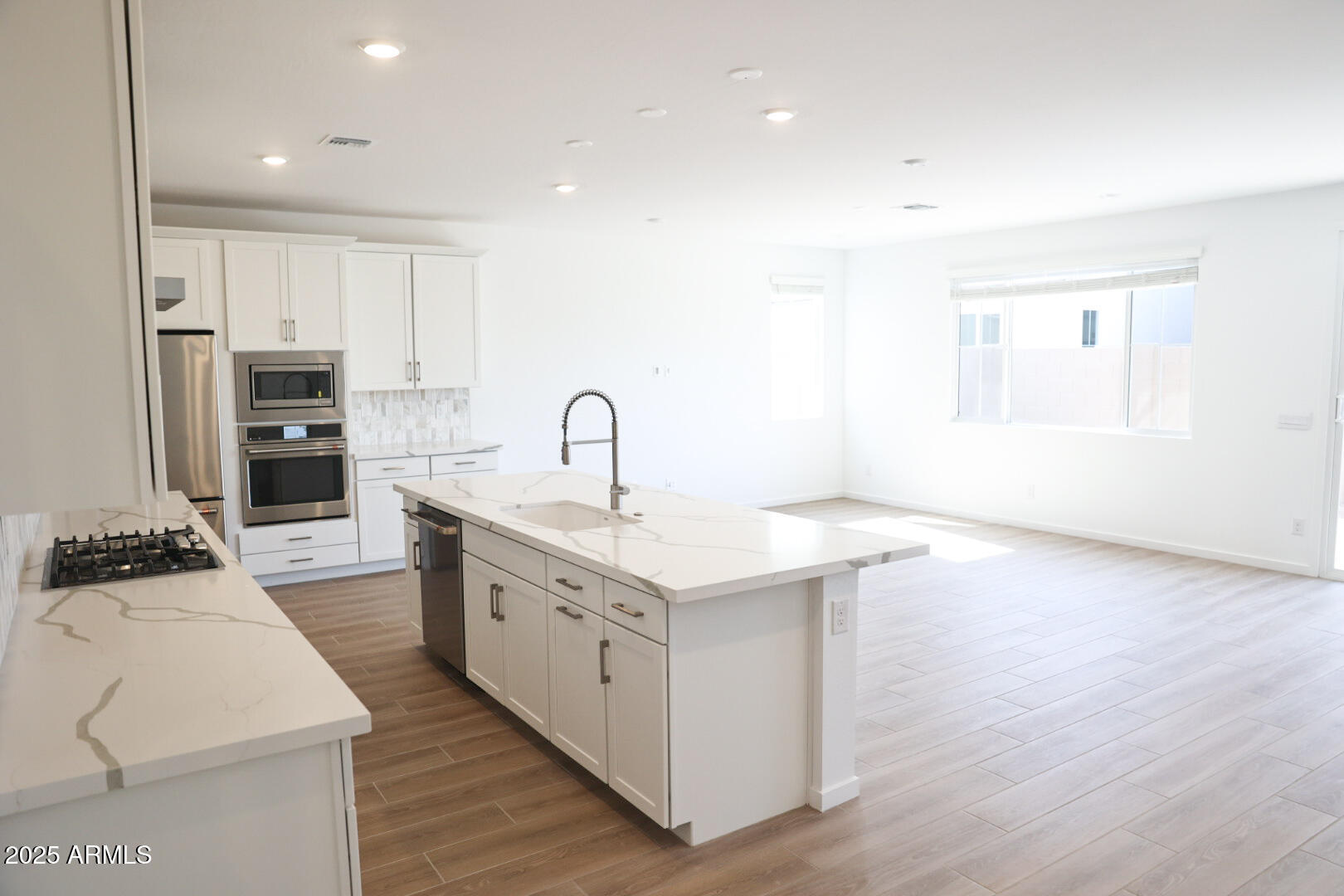 2428 West Rowel Road Phoenix, AZ 85085 - Photo 6 of 27 great room