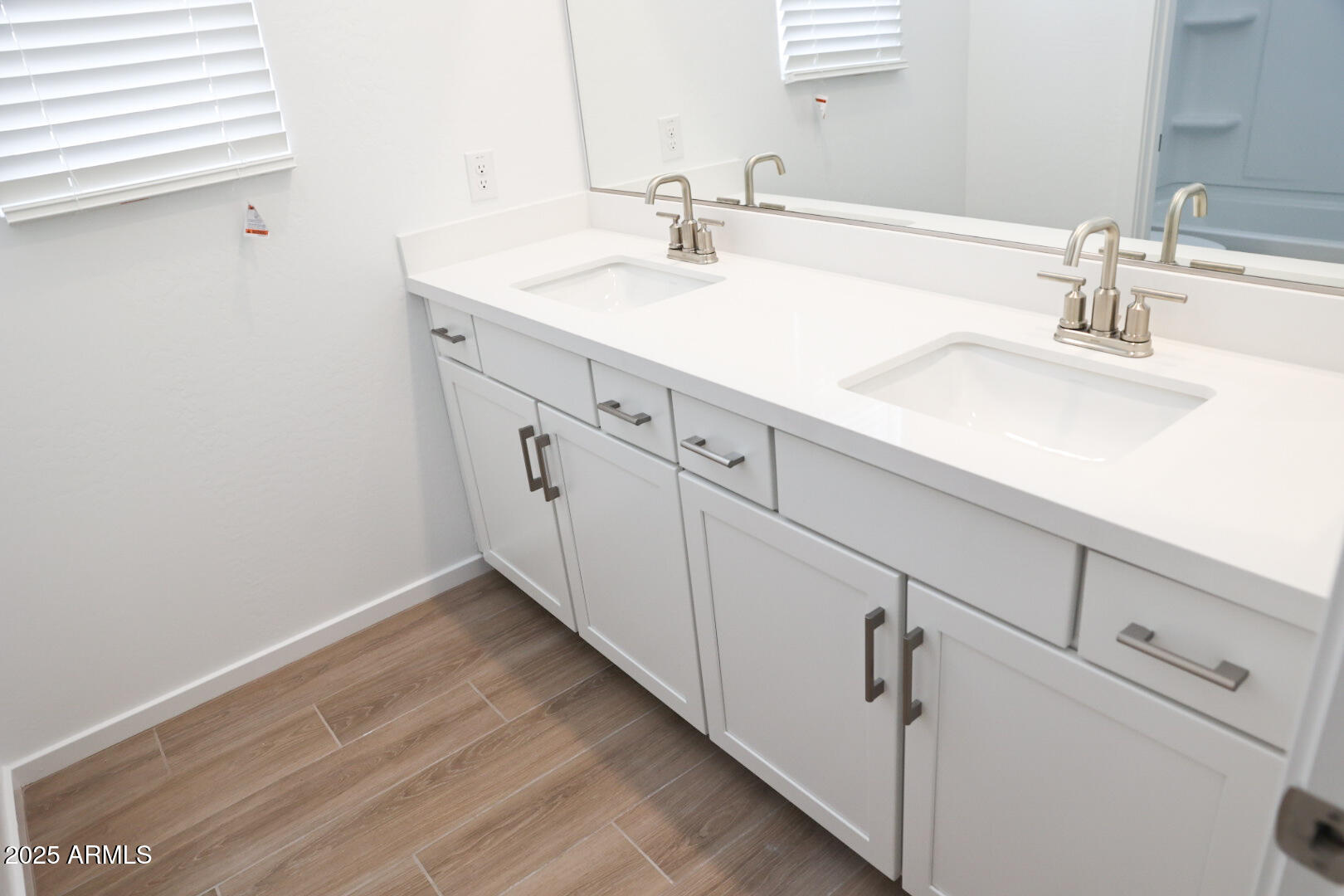 2428 West Rowel Road Phoenix, AZ 85085 - Photo 10 of 27 second bath