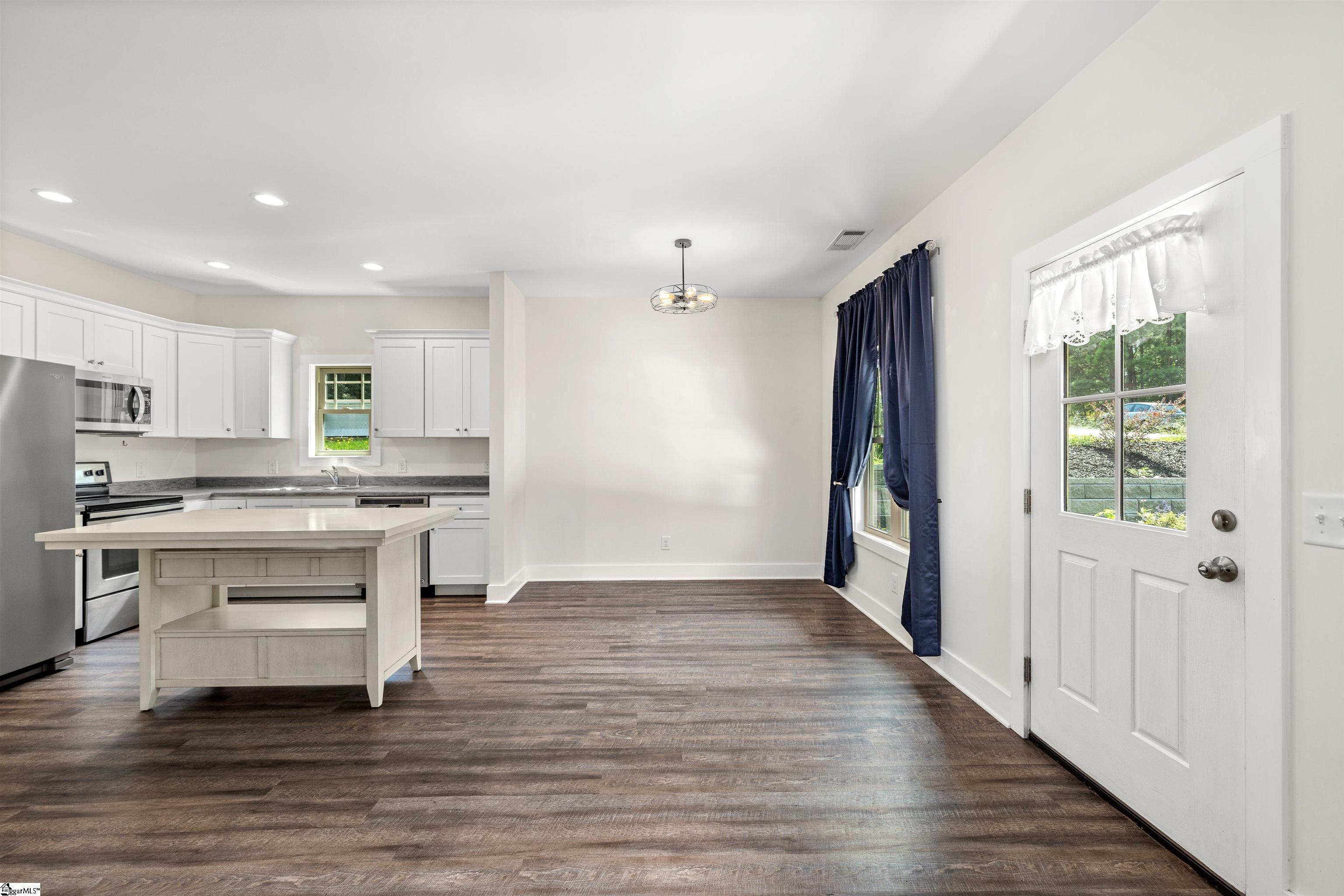 272 Lee Lane Seneca, SC 29678 - Photo 11 of 33