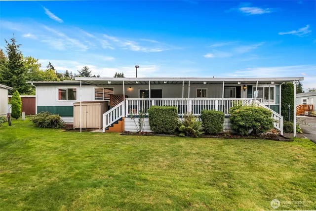 a view of a house with backyard and porch