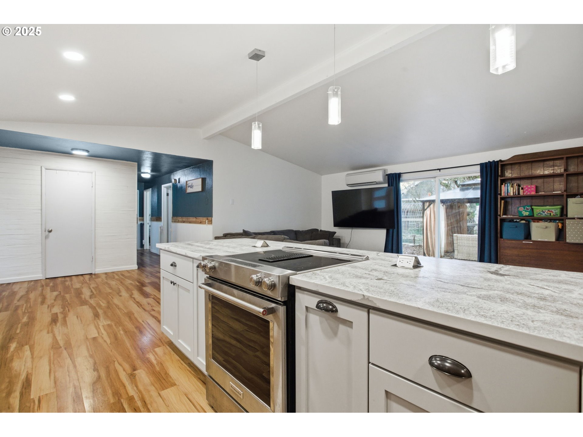 1483 Barton Street Eugene, OR 97404 - Photo 8 of 43