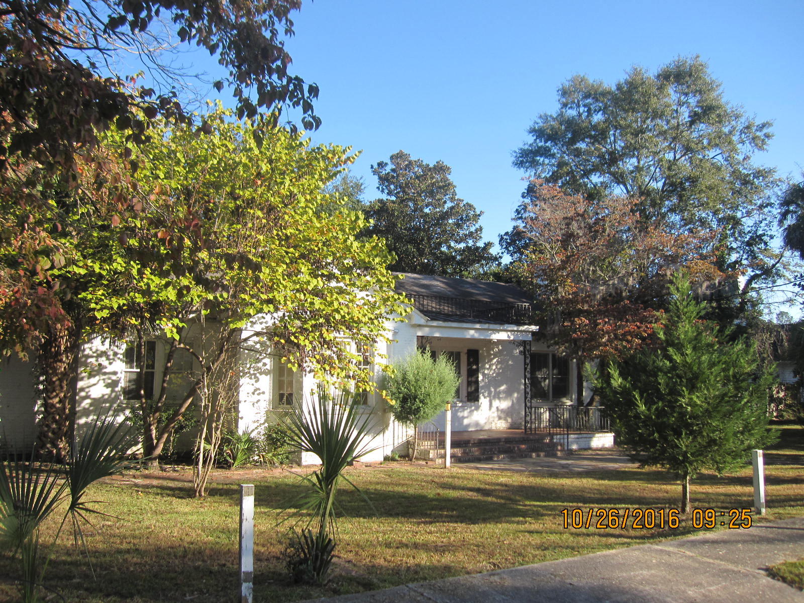 107 Bellinger Street Walterboro, SC 29488 - Photo 2 of 34 IMG_4890