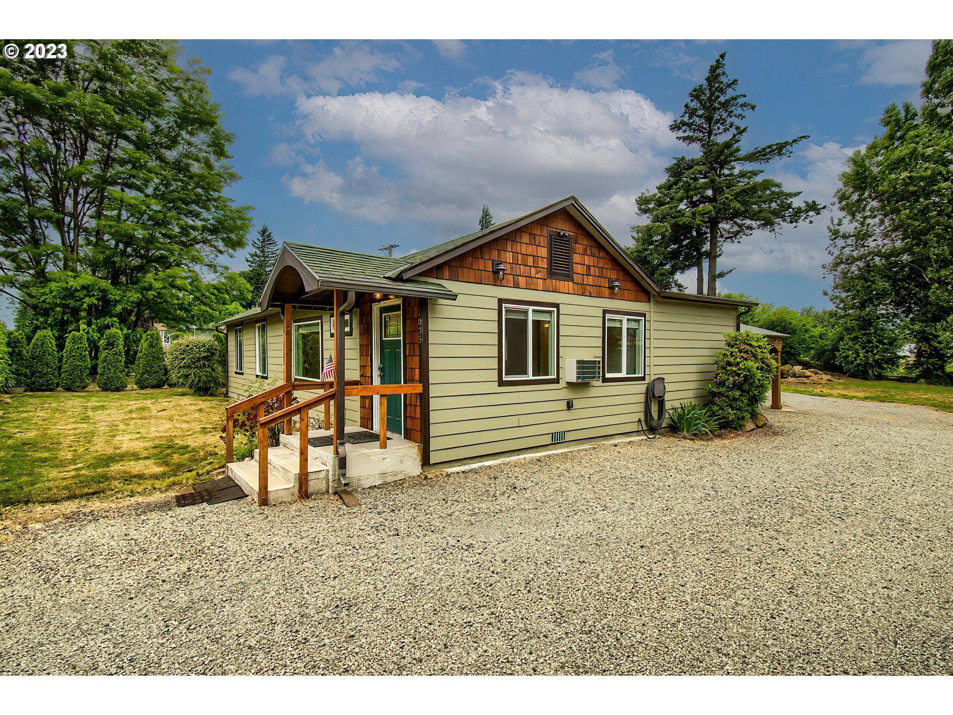 1035 Forest Lane Cascade Locks, OR 97014 - Photo 1 of 33 Gallery Image 1